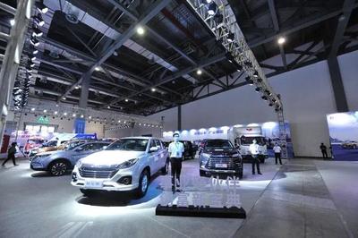 江鈴多款熱銷(xiāo)車(chē)型亮相省產(chǎn)汽車(chē)展示洽談會(huì)，引領(lǐng)區(qū)域汽車(chē)消費(fèi)新熱潮